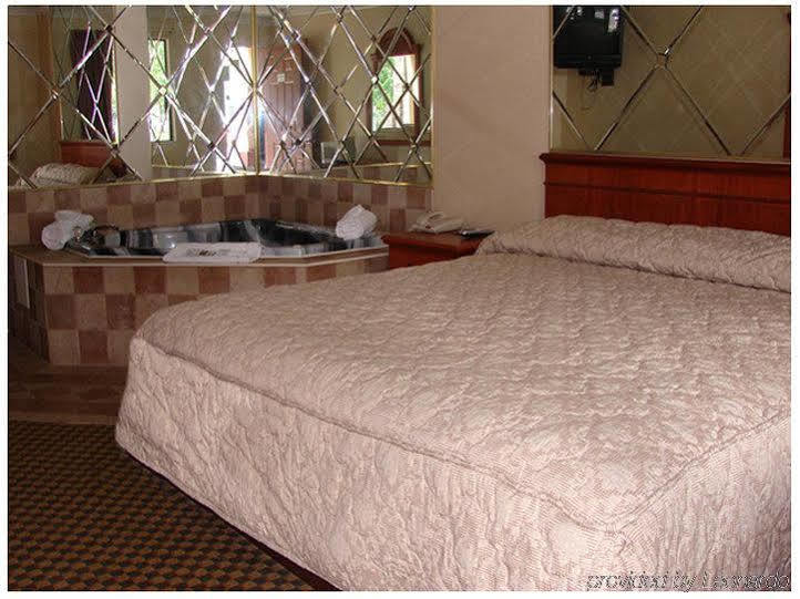 גאלווי Red Carpet Inn Absecon חדר תמונה