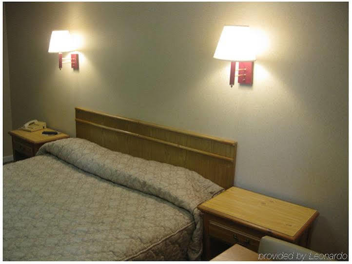 גאלווי Red Carpet Inn Absecon חדר תמונה