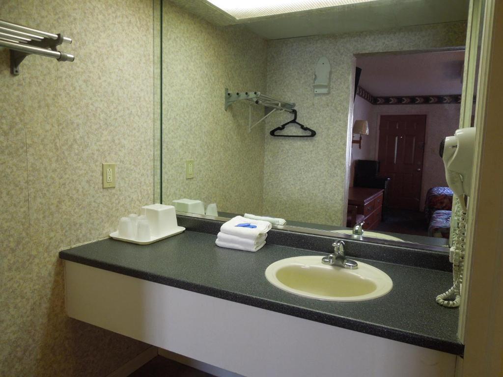 גאלווי Red Carpet Inn Absecon חדר תמונה